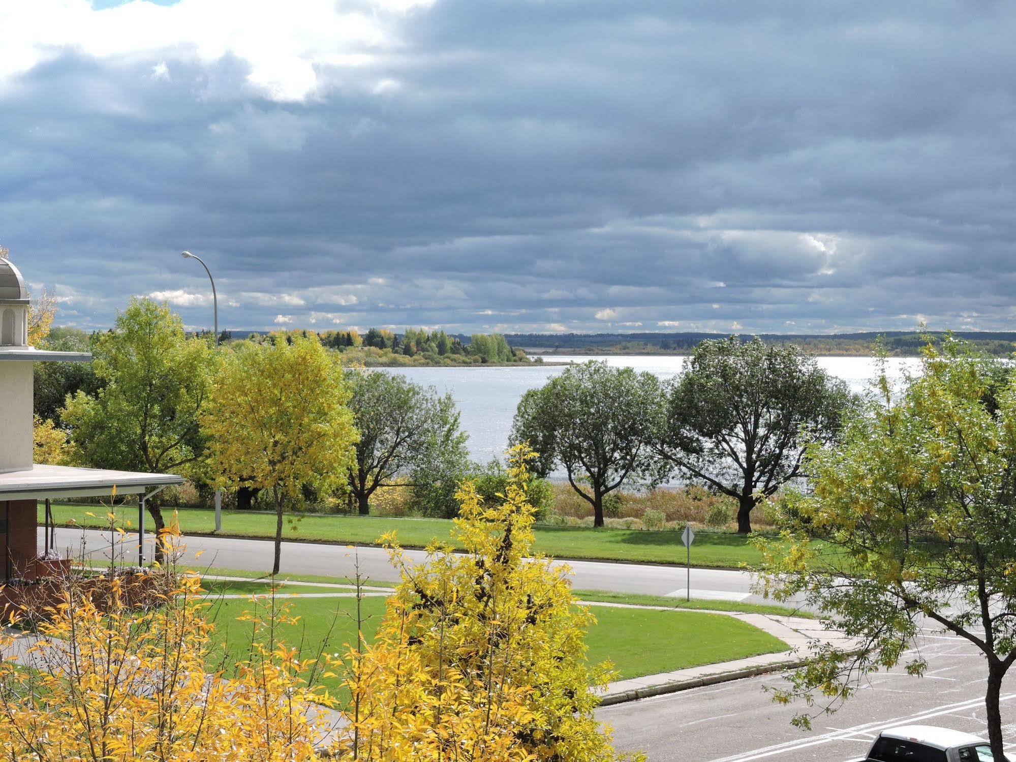 Bethel-Aspen Inn Bonnyville Exteriér fotografie